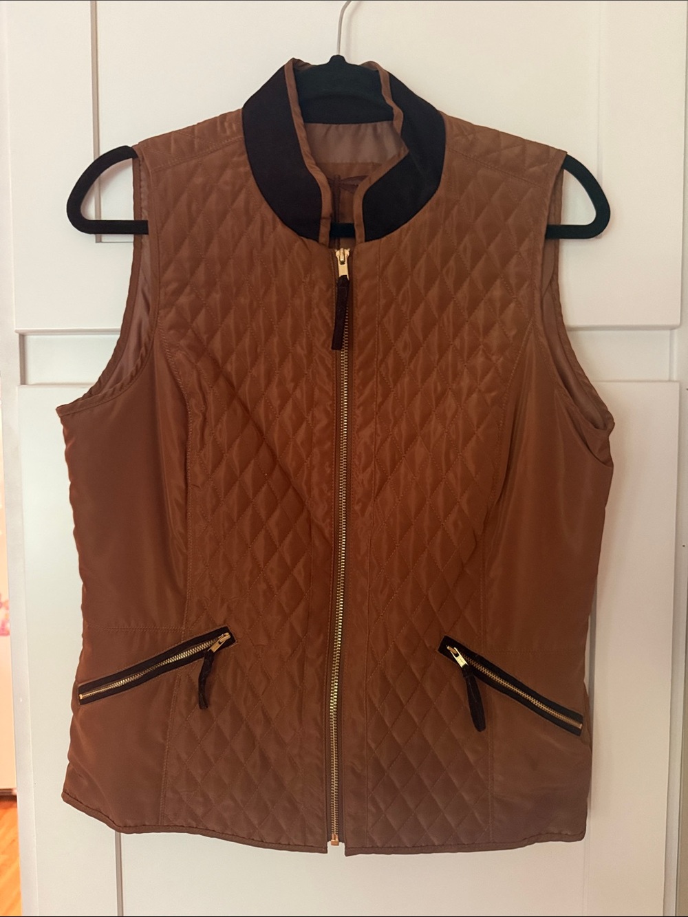 Tyler Boe Quilted Brown Zip-Front Vest with Black Collar
